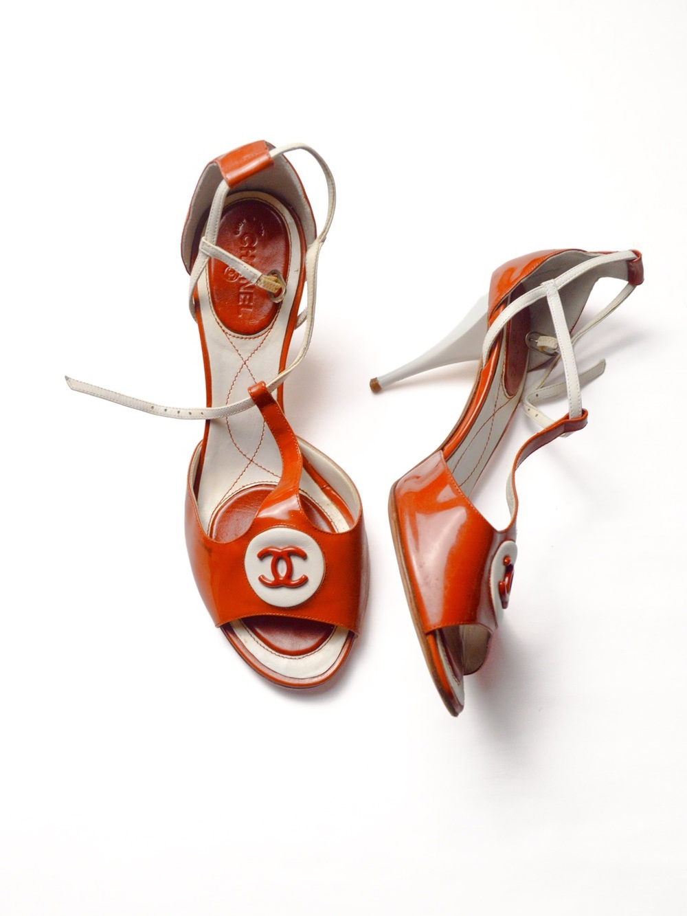 CHANEL Orange and White Leather T-Strap Sandals - Picture 3 of 7